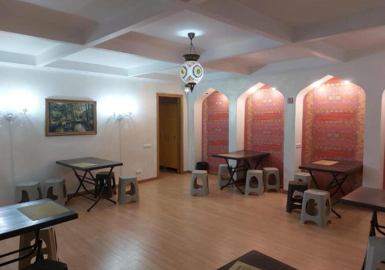 Room Hostel Dostyk Almaty Luaran gambar